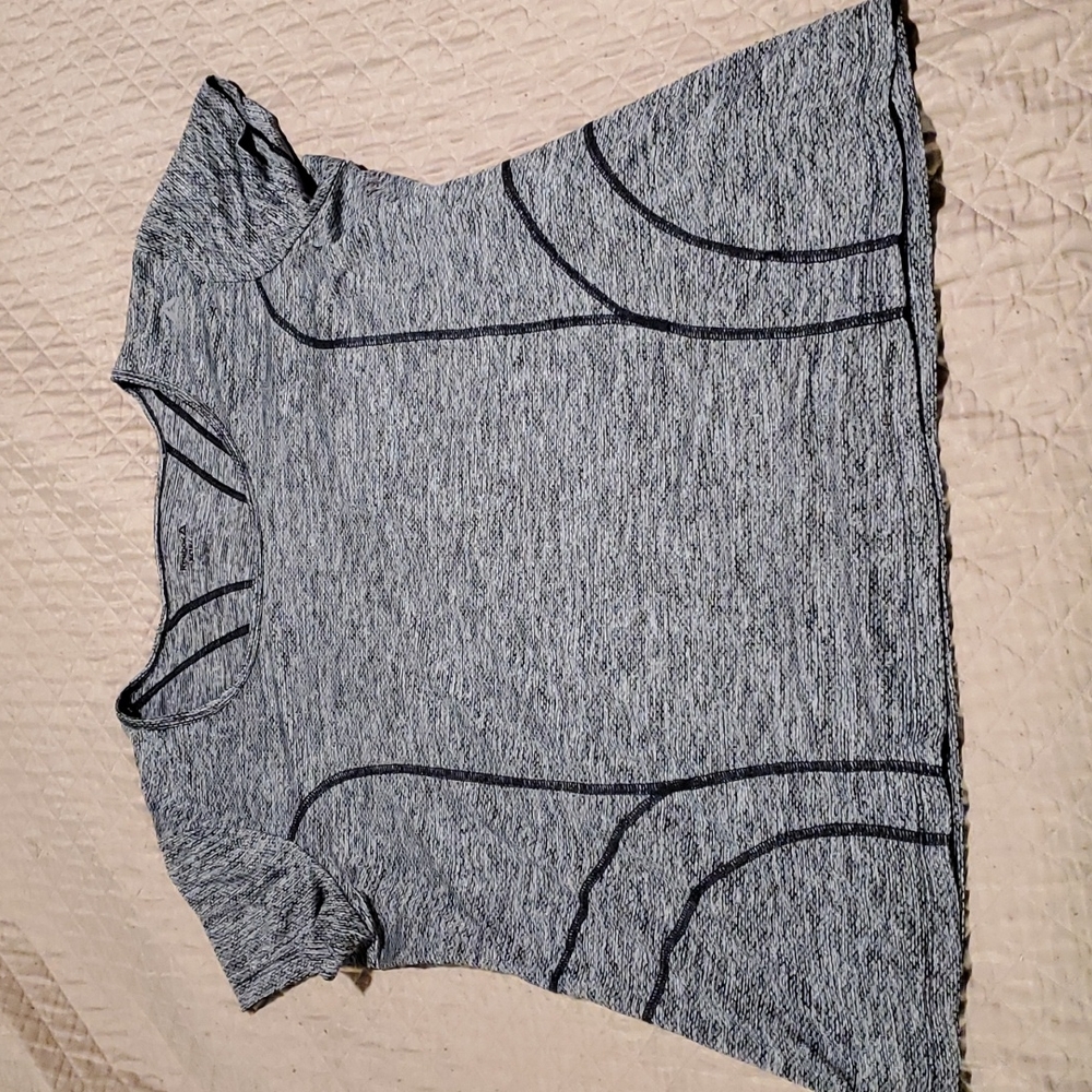 Reebok quick dry athletic top 1x gray and black